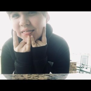 Meet your Posher, Cassandra